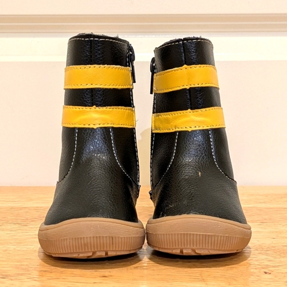 Outrageously Cute OutBak's 6/7 Children's Faux Leather Zip Boots - Picture 8 of 10